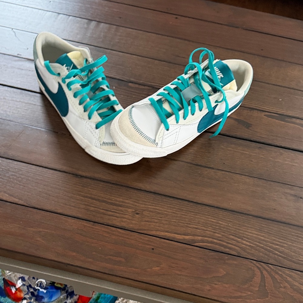 Nike Women’s Blazer Low ’77 Jumbo White Teal Green Leather Sneakers Size 11